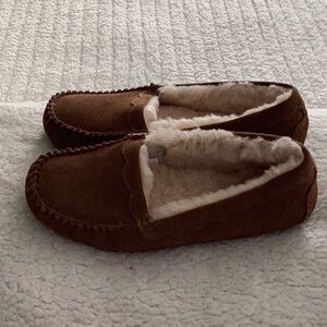 UGGS scallop moccasin